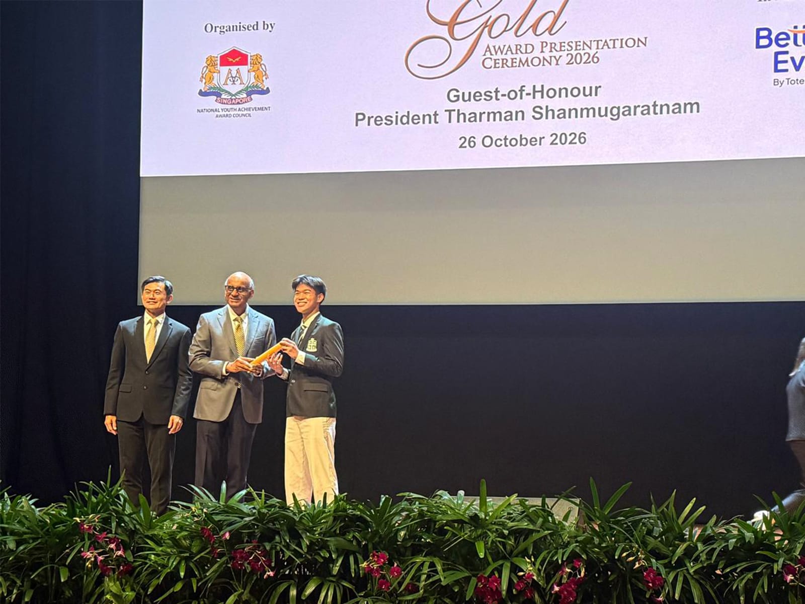Brian Loh receives the award from President
